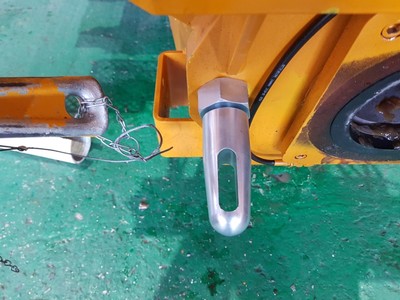 固定螺栓（Mounting bolt)